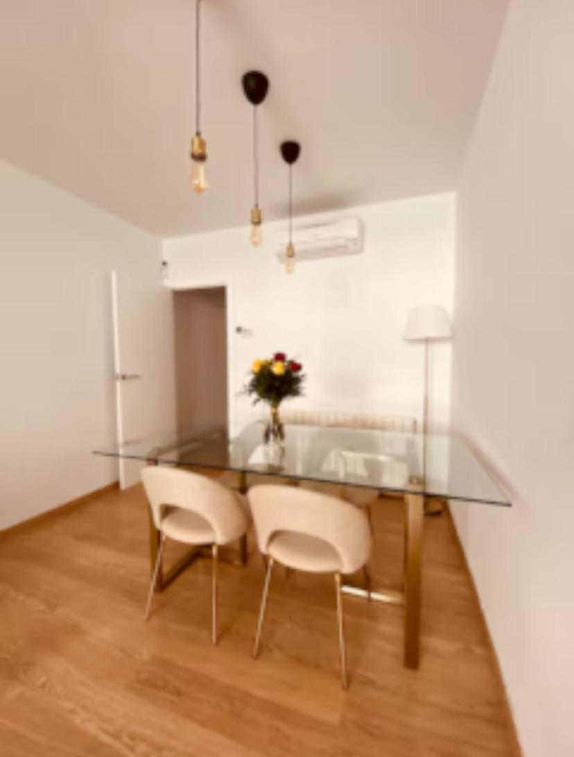 Fantastic 3 Bedrooms Leilighet *